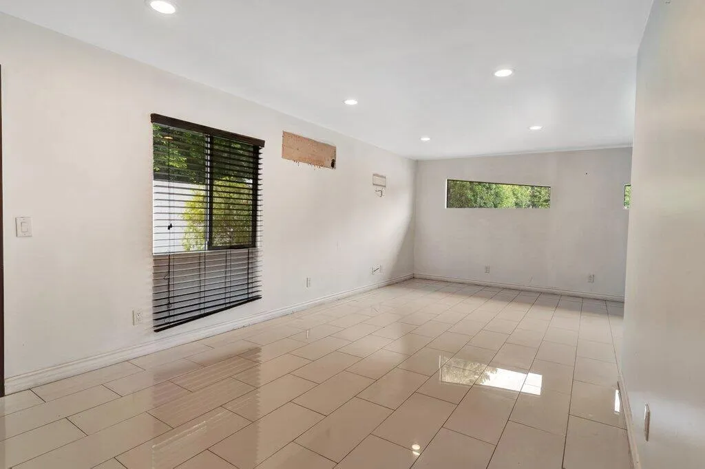 2111 E Wayne Road, Palm Springs, California 92262 home-pic-19
