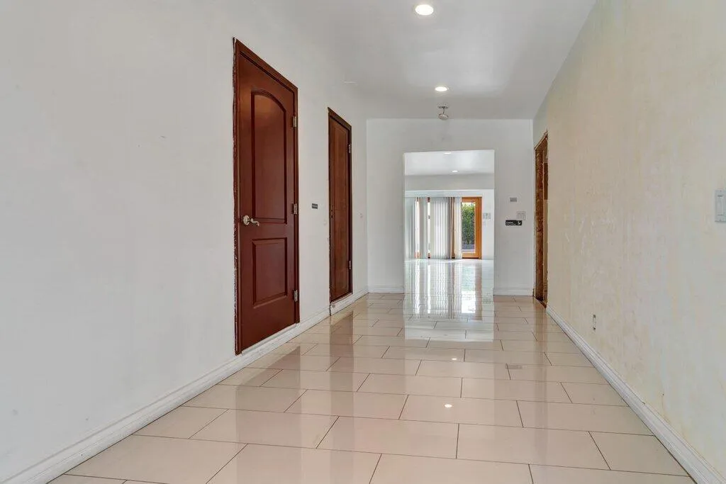 2111 E Wayne Road, Palm Springs, California 92262 home-pic-2