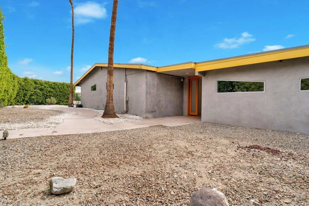 2111 E Wayne Road, Palm Springs, California 92262 home-pic-1