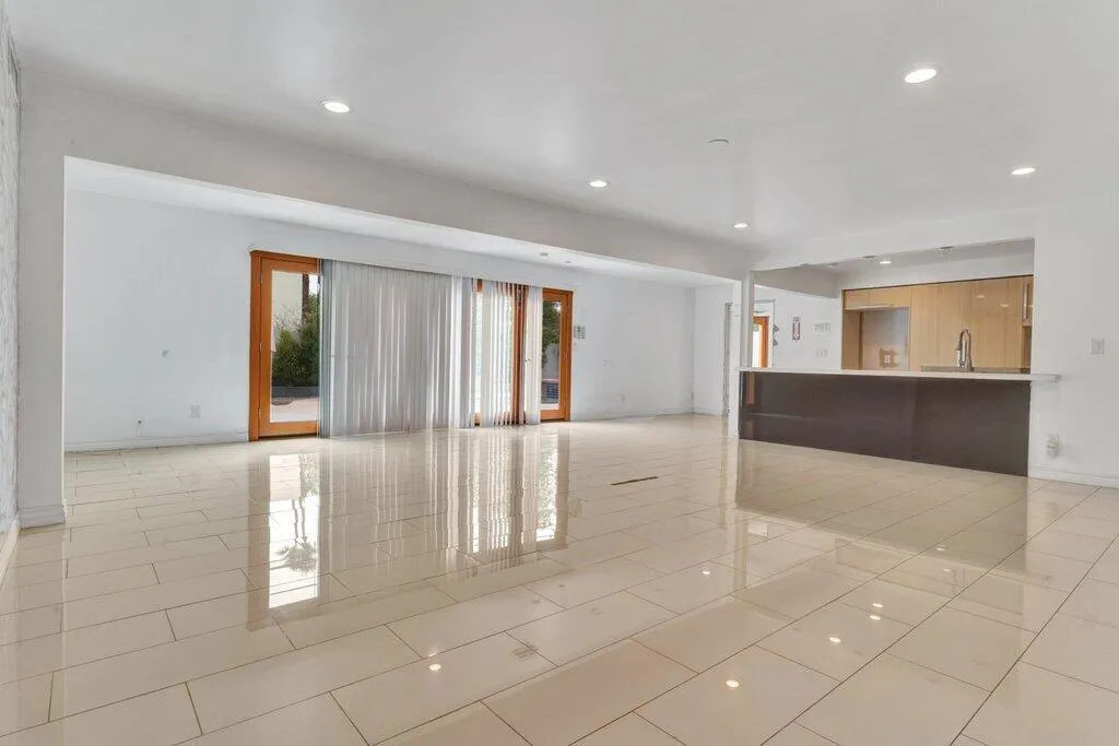 2111 E Wayne Road, Palm Springs, California 92262 home-pic-4