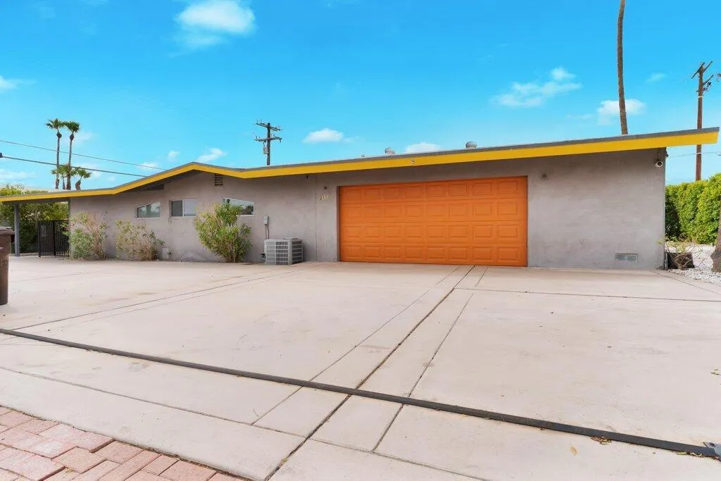 2111 E Wayne Road, Palm Springs, California 92262 home-pic-0