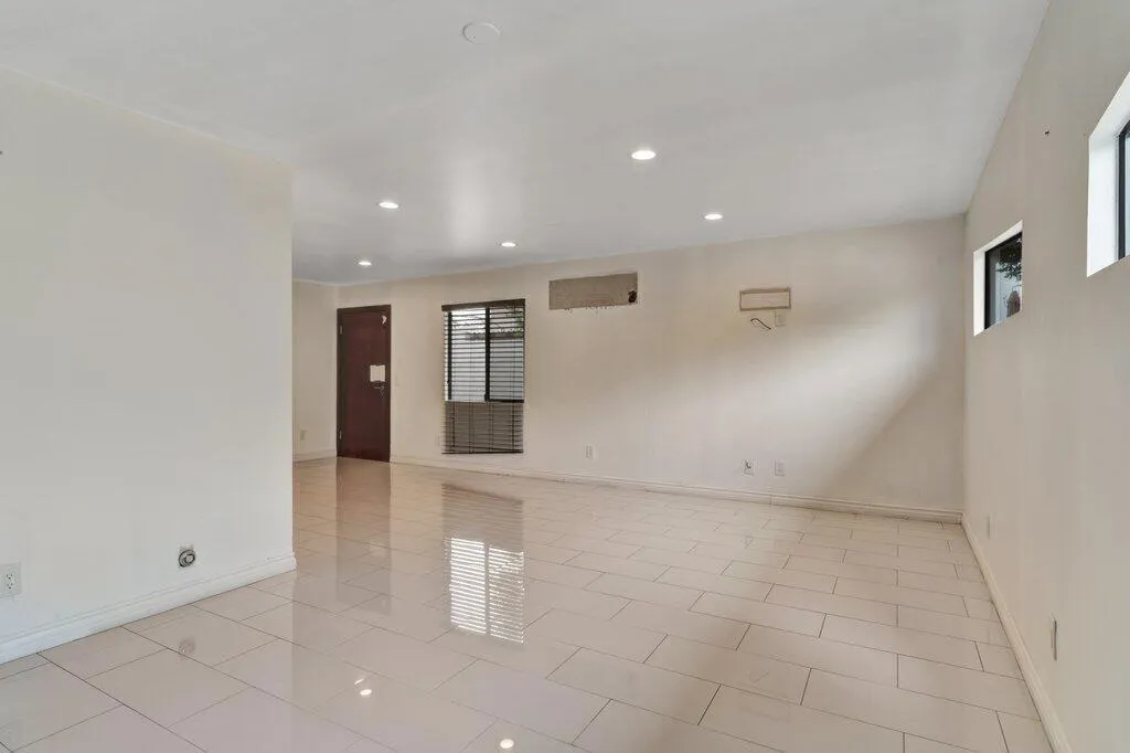 2111 E Wayne Road, Palm Springs, California 92262 home-pic-21