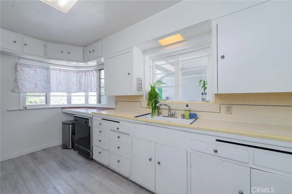 212 W Las Flores Avenue, Arcadia, California 91007 home-pic-12