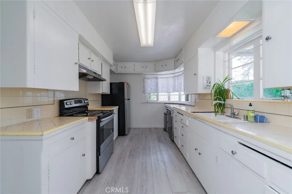 212 W Las Flores Avenue, Arcadia, California 91007 home-pic-13