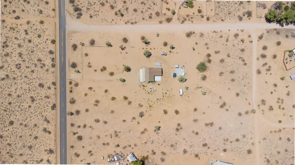 58522 Reche Road, Landers, California 92285 home-pic-10