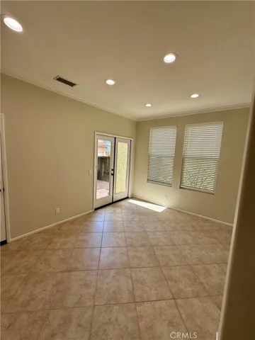 Dining room.