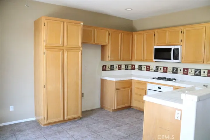 13388 Pleasant View Avenue, Hesperia, California 92344