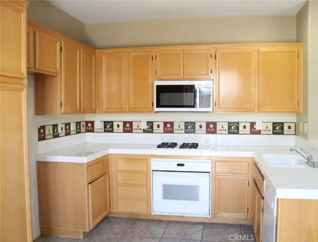 13388 Pleasant View Avenue, Hesperia, California 92344