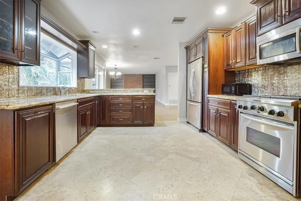 1787 Prince Albert Drive, Riverside, California 92507 home-pic-14