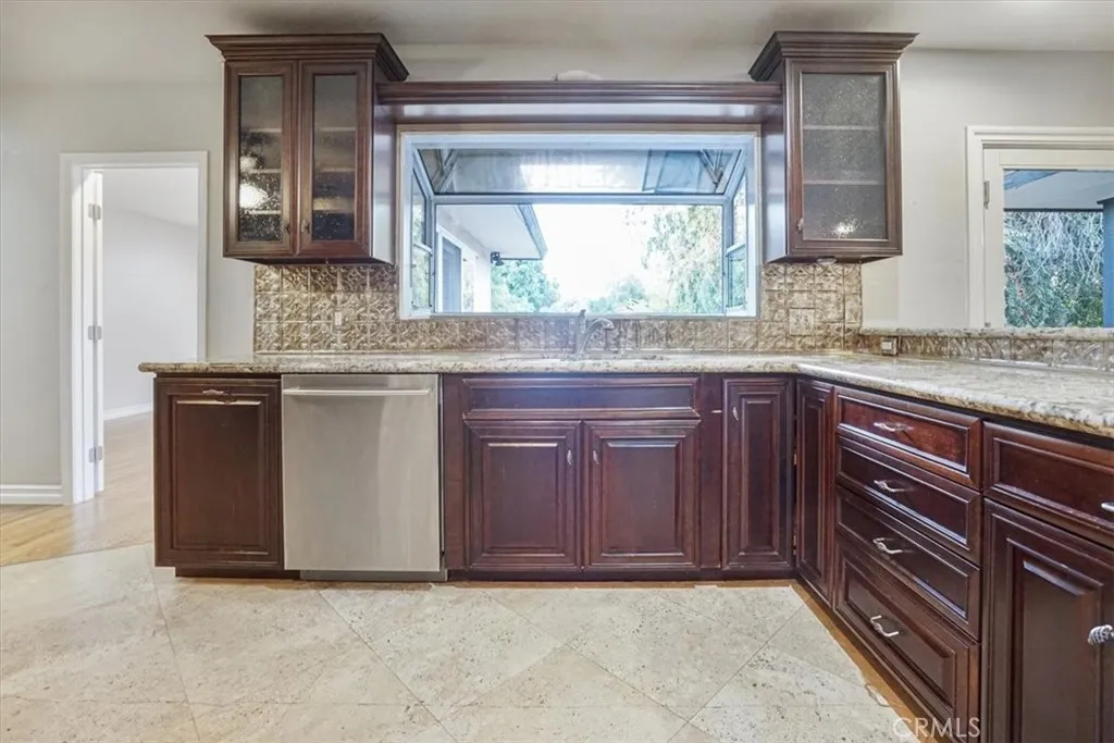 1787 Prince Albert Drive, Riverside, California 92507 home-pic-29