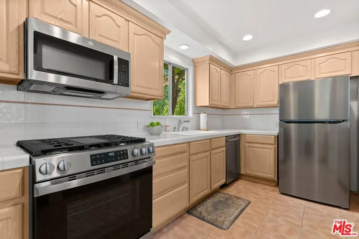 5122 Veronica Street, Los Angeles, California 90008