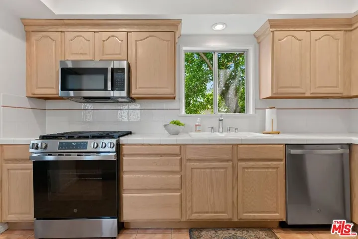 5122 Veronica Street, Los Angeles, California 90008