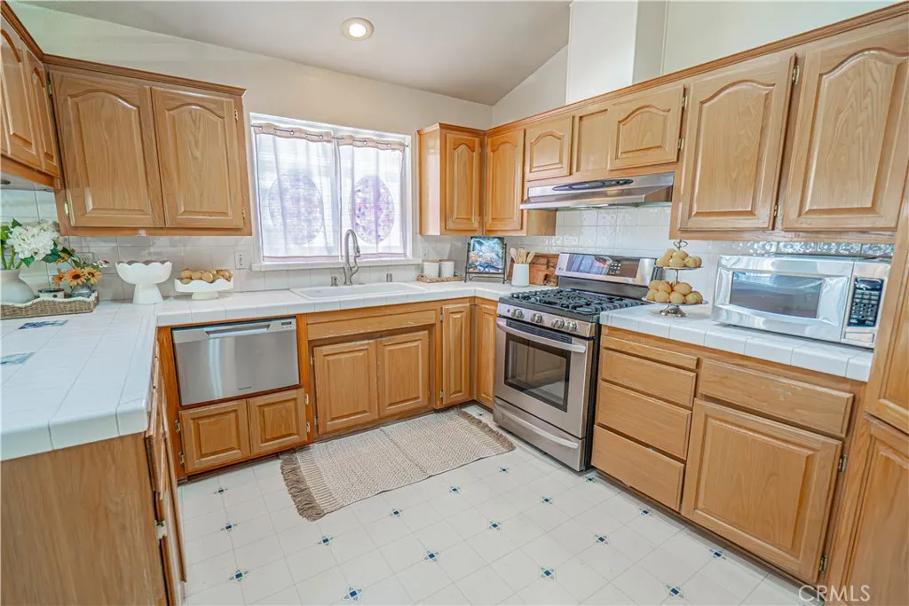 20164 Crestview Dr., Canyon Country, California 91351 home-pic-13