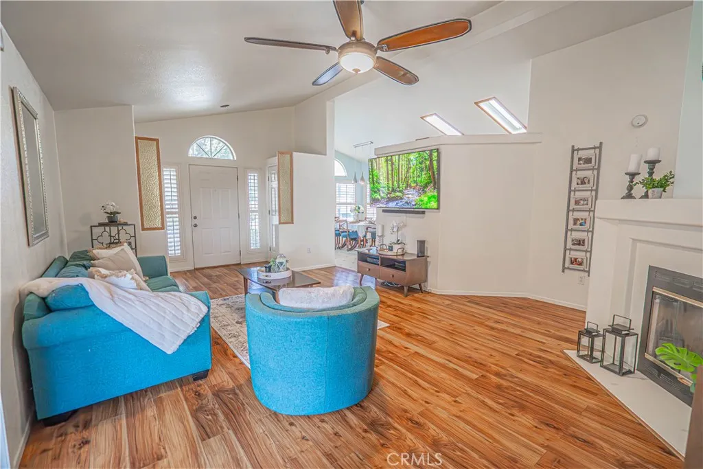 20164 Crestview Dr., Canyon Country, California 91351 home-pic-6