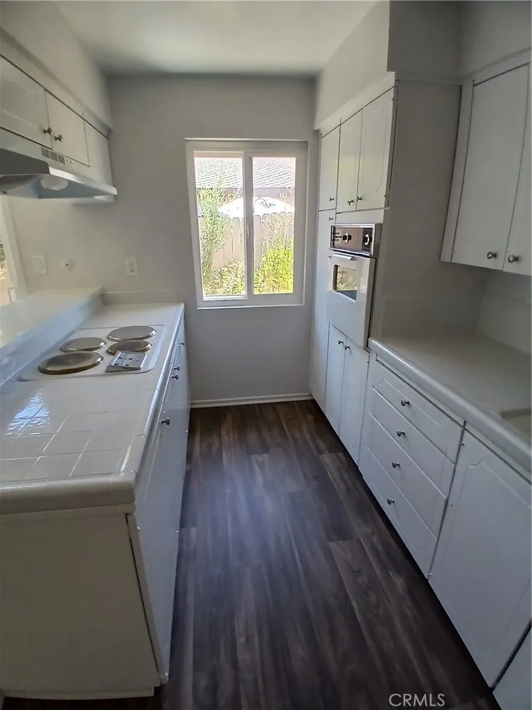 453 E 1st Street, Tustin, California 92780 home-pic-4