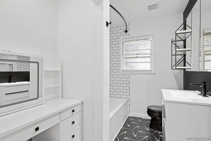 3518 Isla Vista Dr, San Diego, California 92105