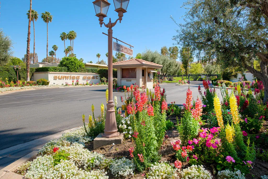 2264 Oakcrest Drive, Palm Springs, California 92264 home-pic-15