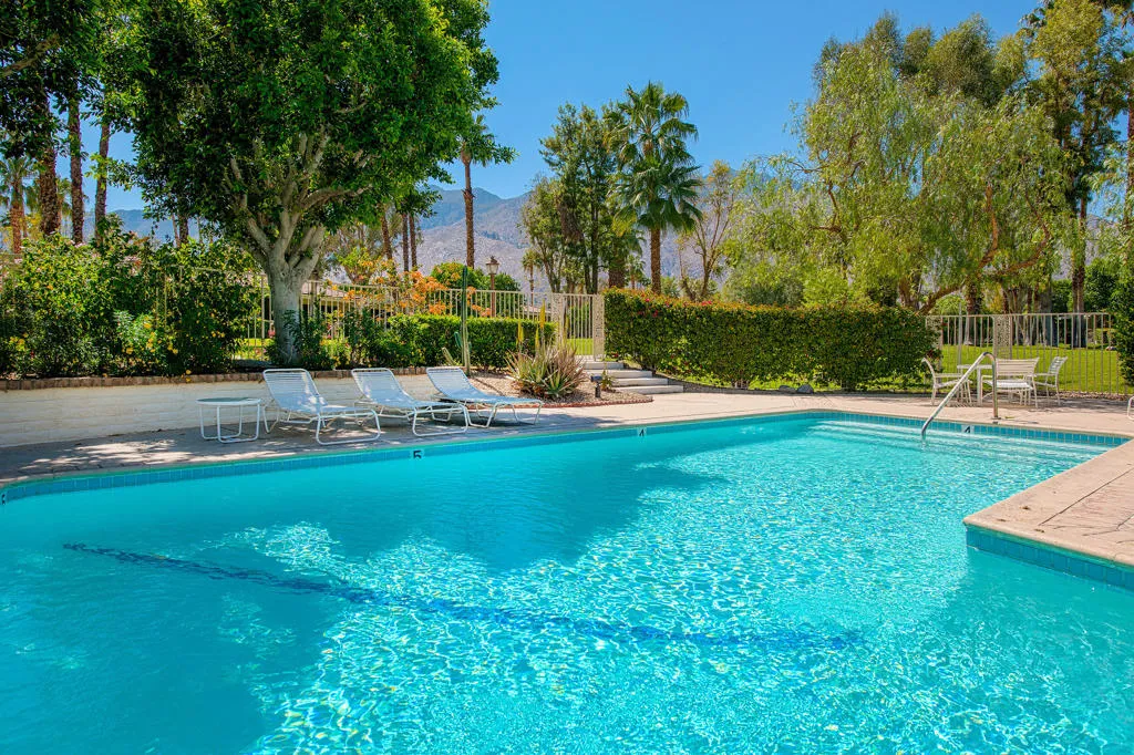 2264 Oakcrest Drive, Palm Springs, California 92264 home-pic-16