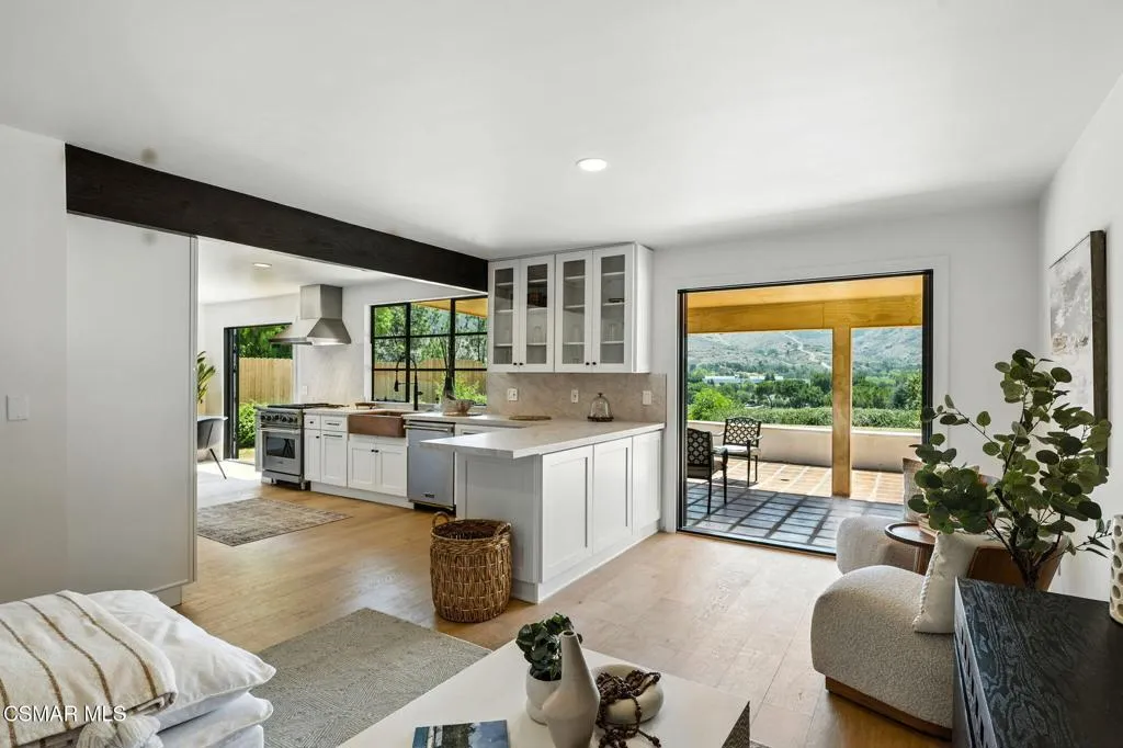 30670 Passageway Place, Agoura Hills, California 91301 home-pic-17