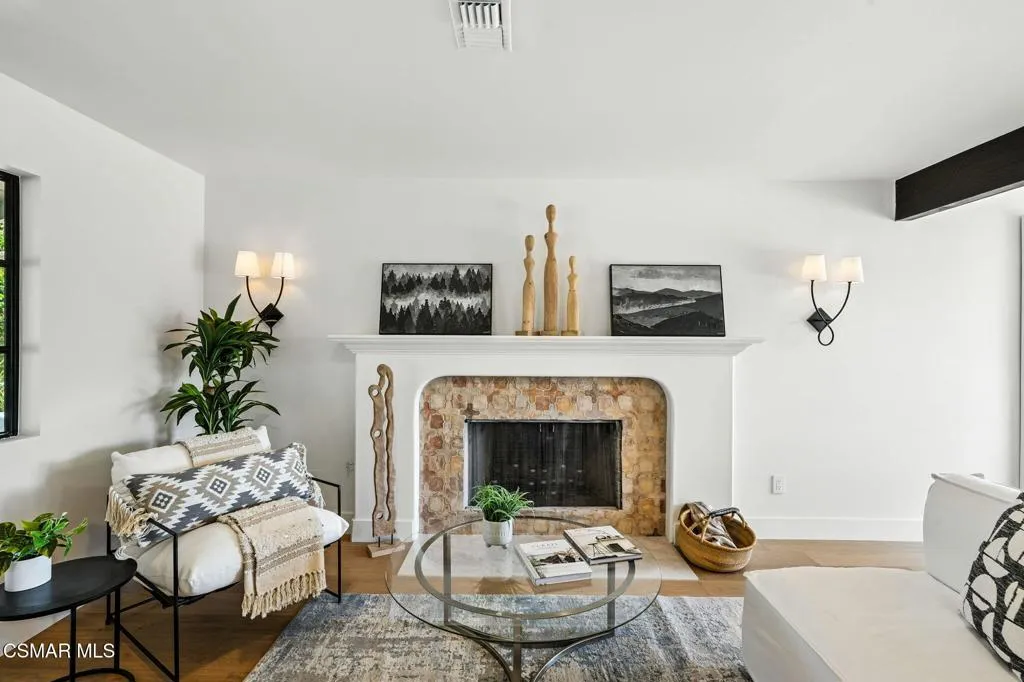 30670 Passageway Place, Agoura Hills, California 91301 home-pic-2