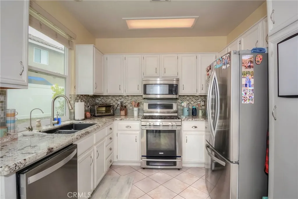 1270 Mancero Circle, Corona, California 92879 home-pic-15