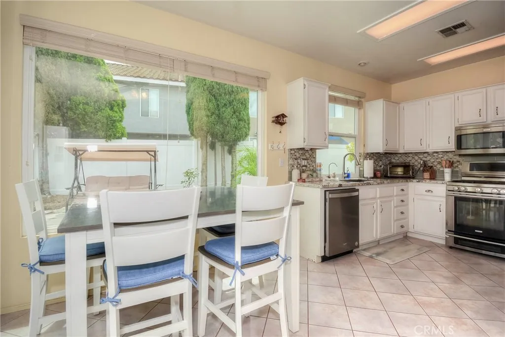 1270 Mancero Circle, Corona, California 92879 home-pic-10