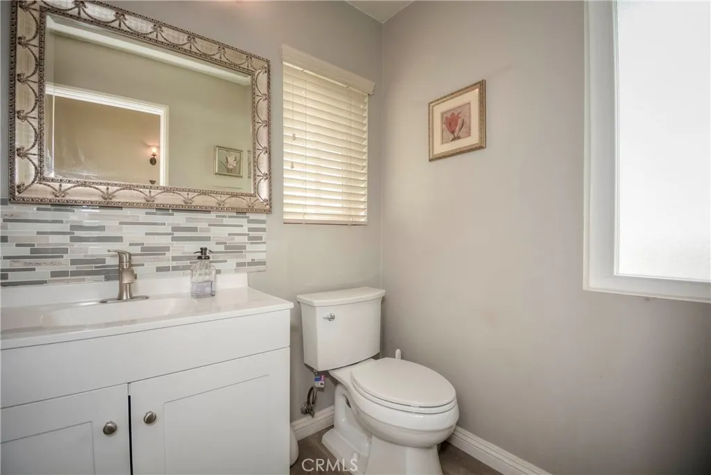 1270 Mancero Circle, Corona, California 92879 home-pic-33