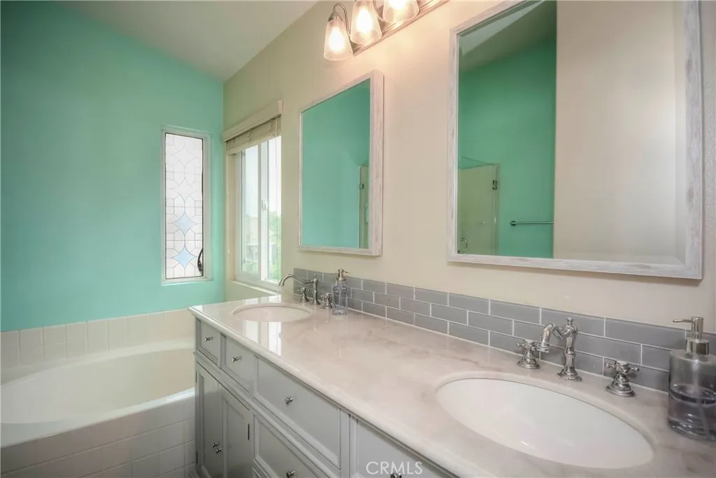 1270 Mancero Circle, Corona, California 92879 home-pic-29