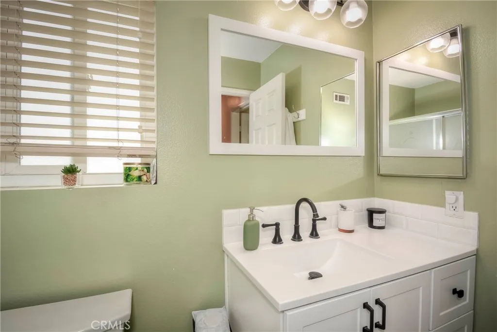 1270 Mancero Circle, Corona, California 92879 home-pic-26