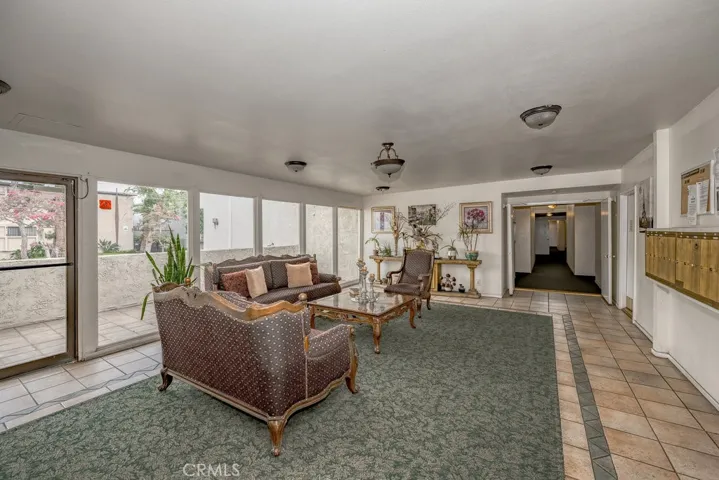 11834 Gilmore Street 13, North Hollywood, California 91606