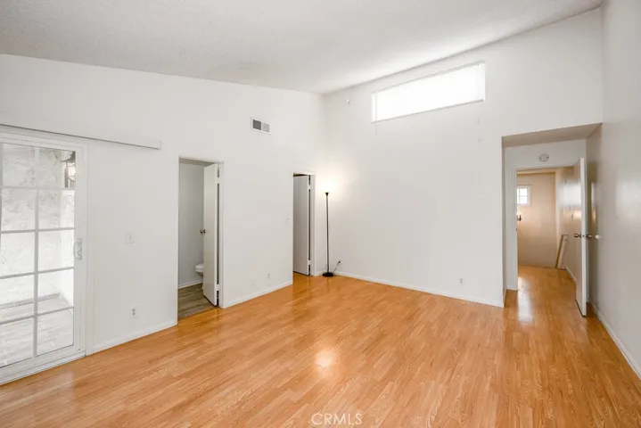 11834 Gilmore Street 13, North Hollywood, California 91606
