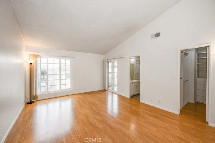 11834 Gilmore Street 13, North Hollywood, California 91606