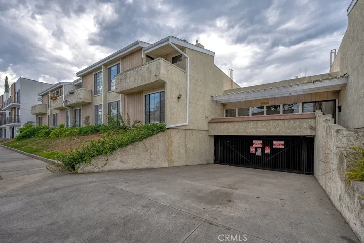 11834 Gilmore Street 13, North Hollywood, California 91606
