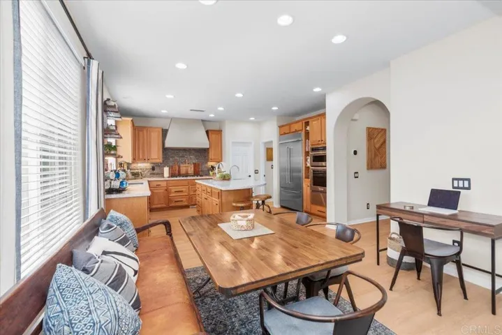 Kitchen & Dining