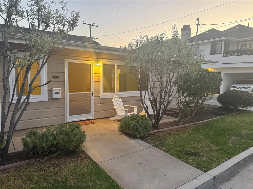 621 Larkspur Avenue 1/2, Corona Del Mar, California 92625, 2 Bedrooms Bedrooms, ,2 BathroomsBathrooms,Residential Lease,For Rent,Larkspur,OC25190830