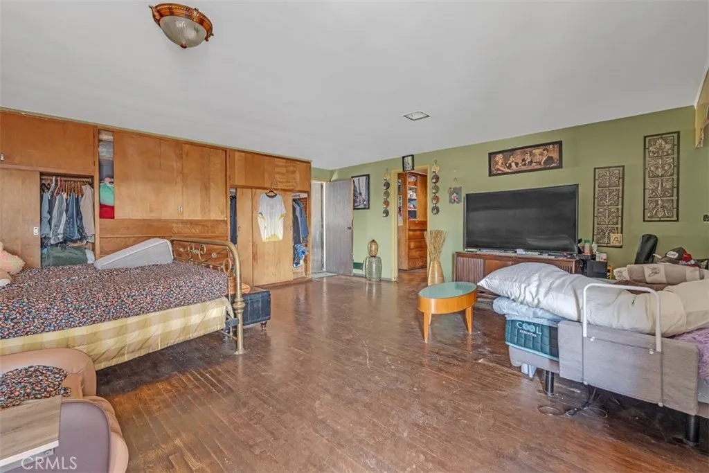 120 N Bonnie Beach Place, East Los Angeles, California 90063 home-pic-16