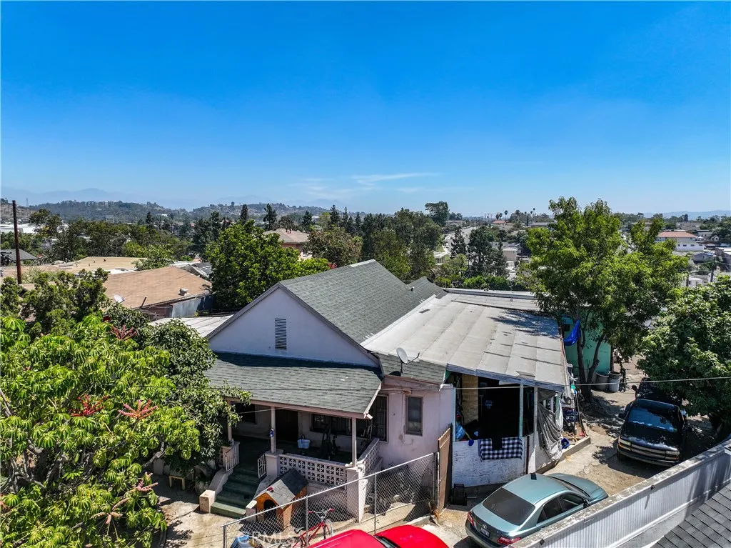 120 N Bonnie Beach Place, East Los Angeles, California 90063, 5 Bedrooms Bedrooms, ,3 BathroomsBathrooms,Residential,For Sale,Bonnie Beach,CV25189890