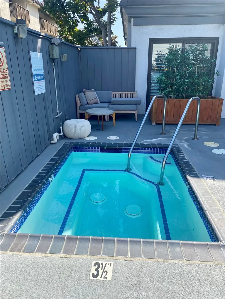 8105 Redlands Street 107, Playa Del Rey, California 90293 home-pic-3