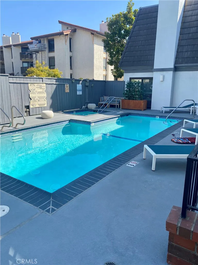 8105 Redlands Street 107, Playa Del Rey, California 90293 home-pic-2