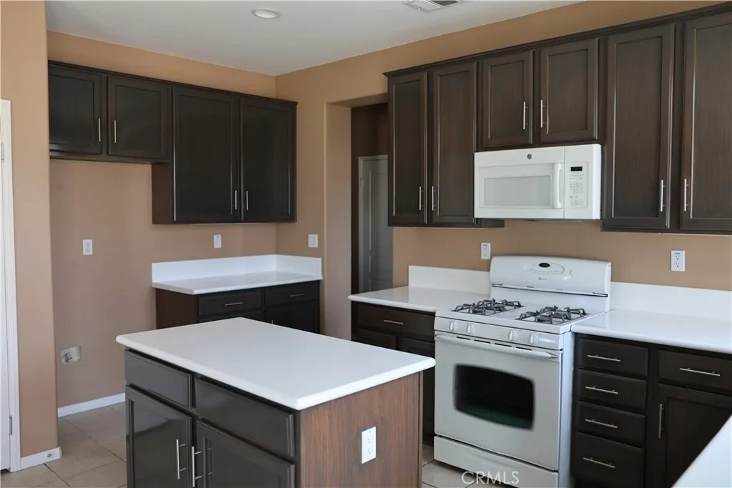 15845 Apache Plume Lane, Victorville, California 92394 home-pic-13