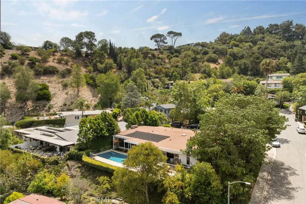 3511 Stonehill Place, Sherman Oaks, California 91423 home-pic-41