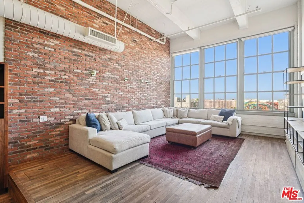1850 Industrial Street 714, Los Angeles, California 90021, 1 Bedroom Bedrooms, ,2 BathroomsBathrooms,Residential,For Sale,Industrial,25582427