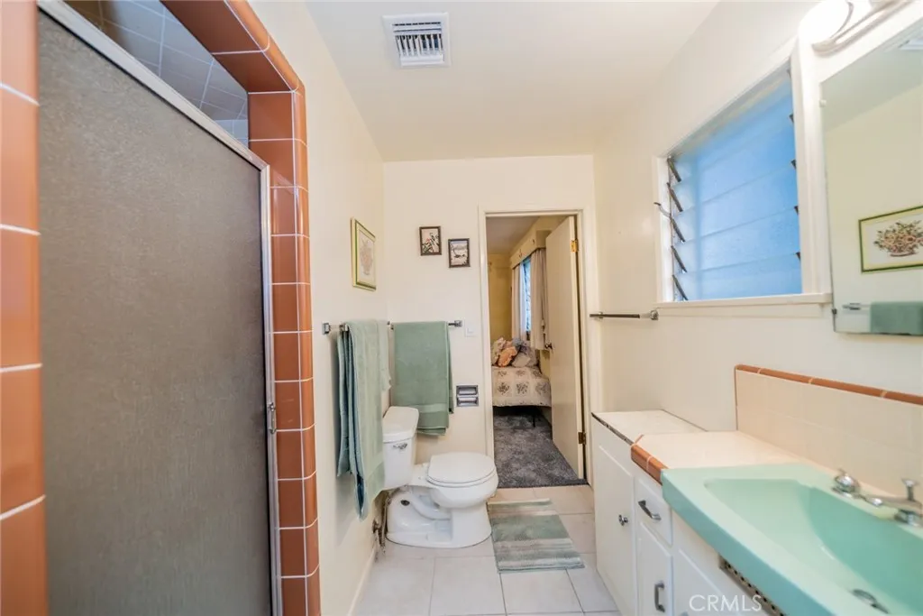 1037 W Sunset Drive, Redlands, California 92373 home-pic-26