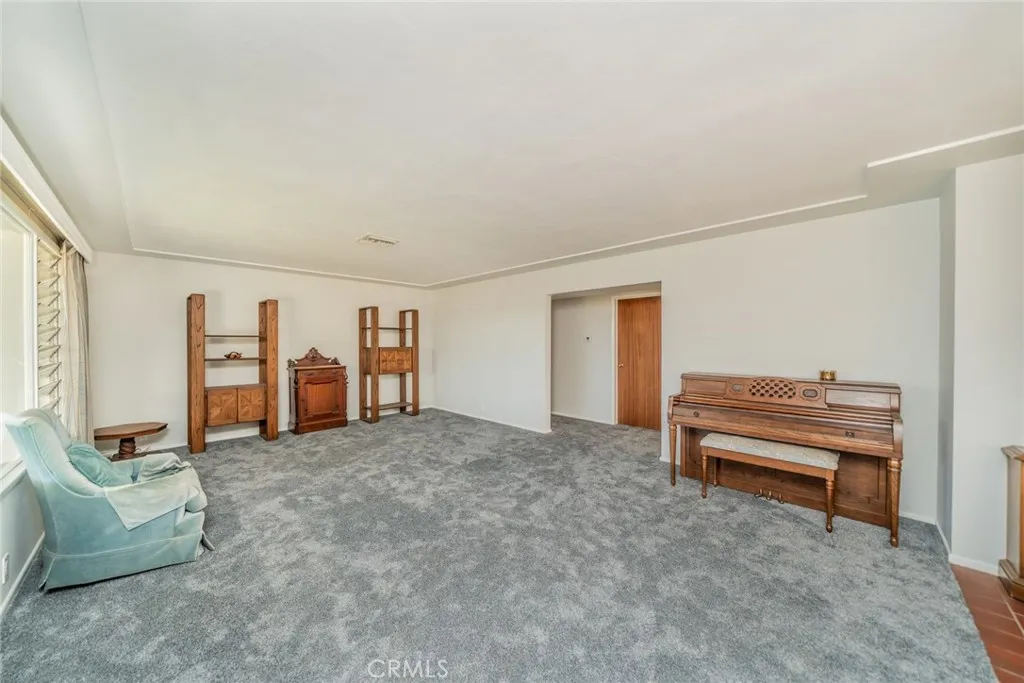 1037 W Sunset Drive, Redlands, California 92373 home-pic-34