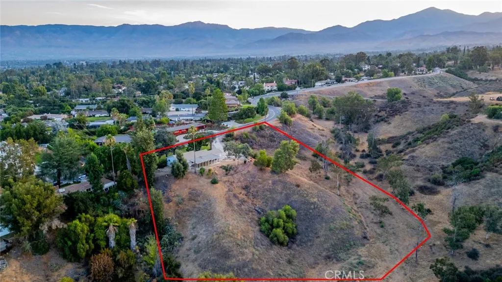 1037 W Sunset Drive, Redlands, California 92373 home-pic-46