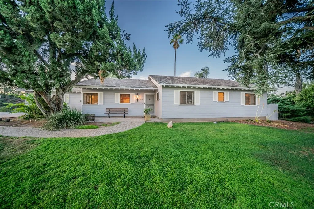 1037 W Sunset Drive, Redlands, California 92373 home-pic-0