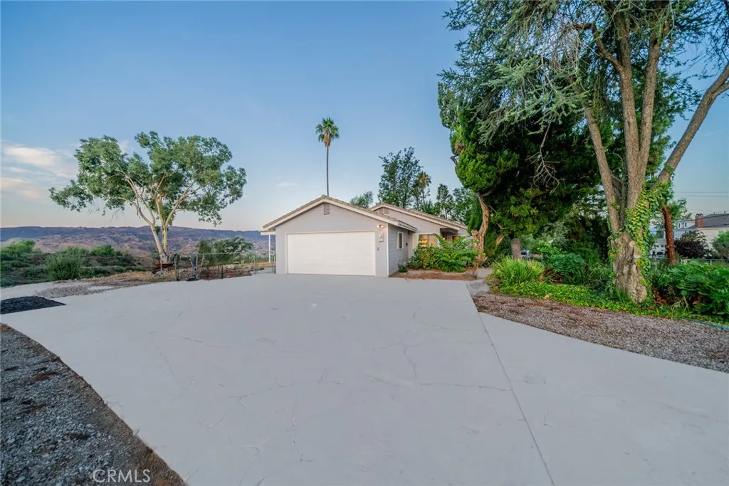 1037 W Sunset Drive, Redlands, California 92373 home-pic-5