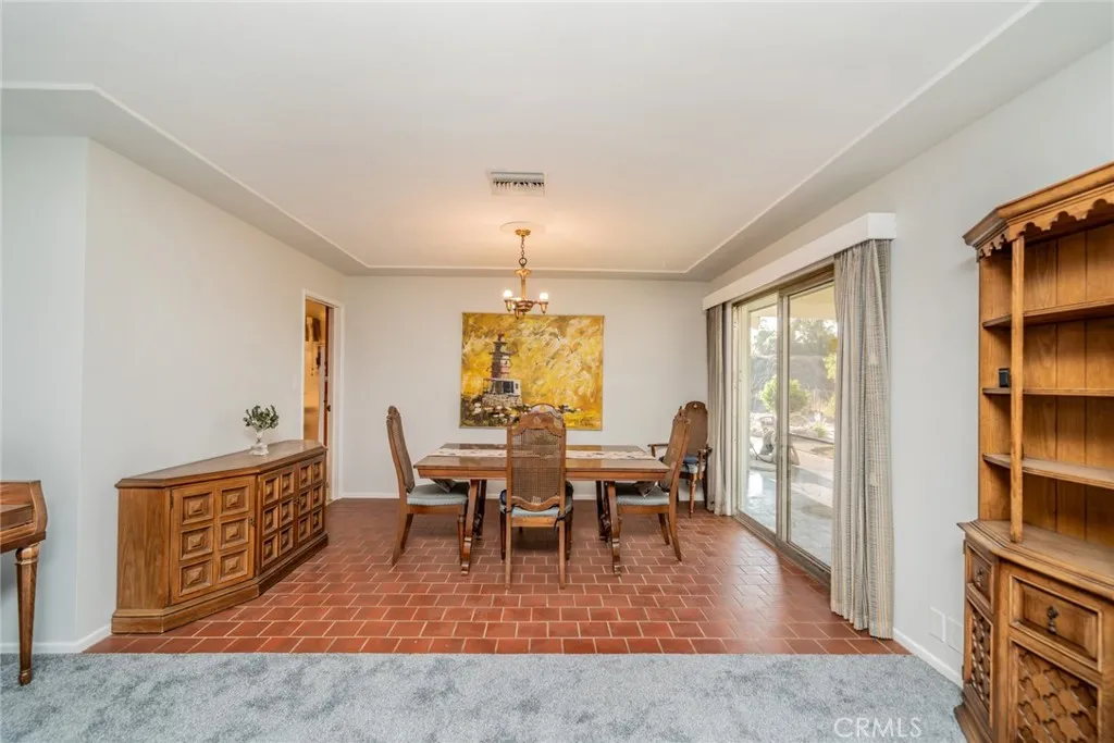 1037 W Sunset Drive, Redlands, California 92373 home-pic-32