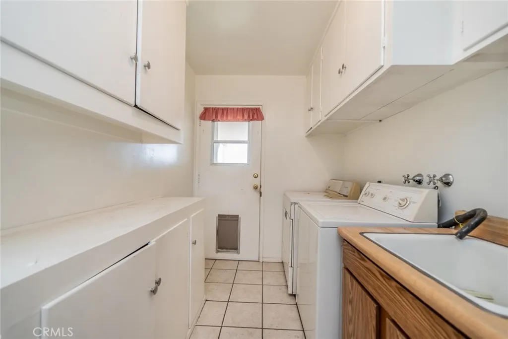 1037 W Sunset Drive, Redlands, California 92373 home-pic-40