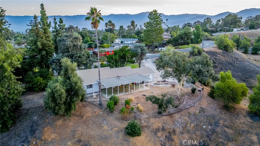 1037 W Sunset Drive, Redlands, California 92373 home-pic-47
